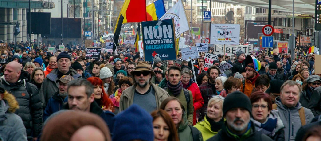 Βέλγιο: Φρένο στον υποχρεωτικό εμβολιασμό – Η μια μετά την άλλη οι χώρες κάνουν πίσω